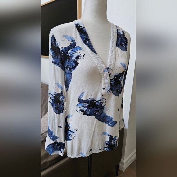H&m Floral Blue and White Women's Top - Picture 4 of 8
